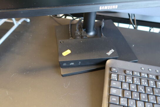 2 stk. computerskærme SAMSUNG S24E450, dockingstation LENOVO Thinkpad, tastatur, mus