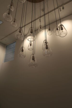 Lysekrone NUURA ANOLI med 19 stk. pendler