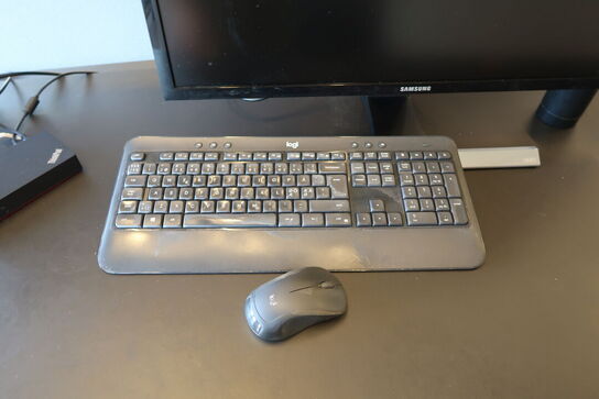 Computerskærm SAMSUNG U28E590D, dockingstation LENOVO Thinkpad, tastatur, mus