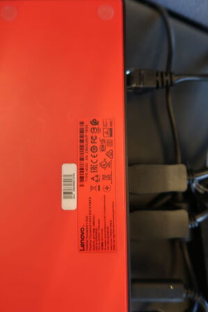 2 stk. computerskærme SAMSUNG S24E450, dockingstation LENOVO Thinkpad, tastatur, mus