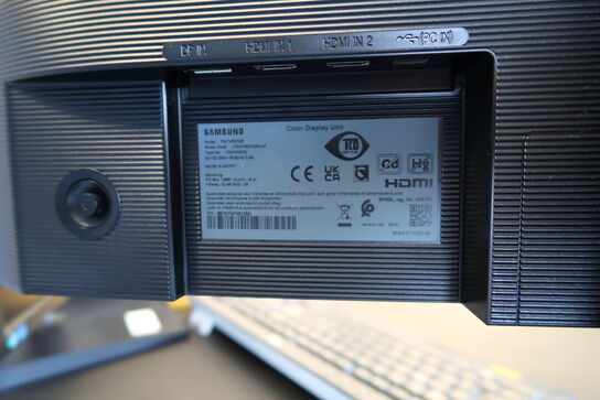 2 stk. computerskærme SAMSUNG S24E450, F24T450FQR, dockingstation, tastatur, mus