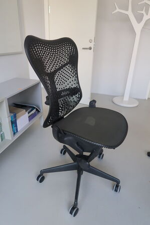 Kontorstol HERMAN MILLER Mirra 2