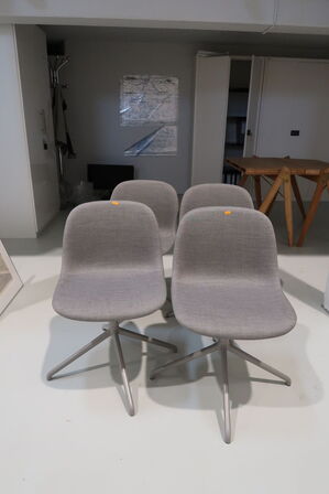 4 stk. spisebordsstole MUUTO Fiber Swivel