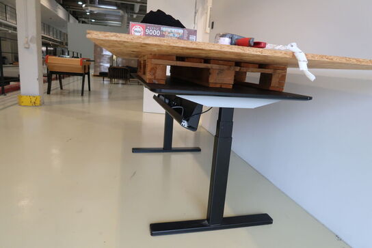 El. hæve/sænke skrivebord samt spånplade