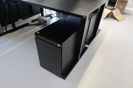 El. hæve/sænke skrivebord uden indhold med afskærmning samt skuffemodul