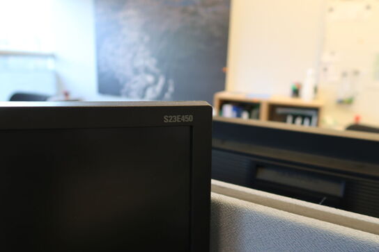 2 stk. computeskærme SAMSUNG S23E450, dockingstation LENOVO Thinkpad, tastatur, mus