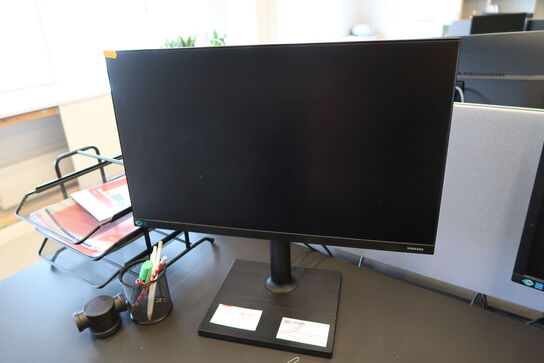 2 stk. computerskærme SAMSUNG S24E450 m.fl. tastatur, dockingstation LENOVO