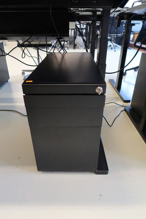 El. hæve/sænke skrivebord uden indhold samt skuffemodul