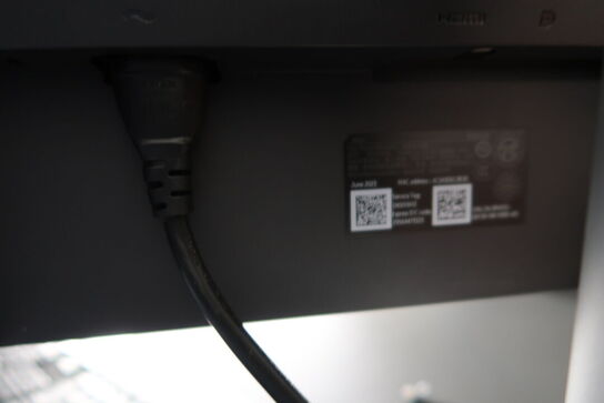 2 stk. computerskærme DELL P2422HE, tastatur, mus