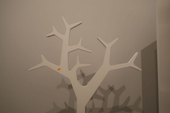 Stumtjener SWEDESE TREE af Michael Young/Katrin Olina