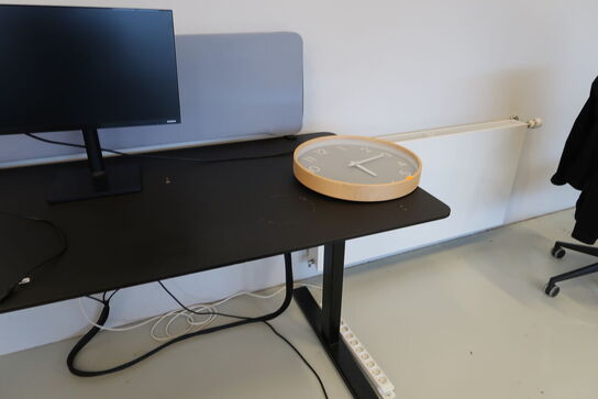 El. hæve/sænke skrivebord PAUSTIAN med afskærmning