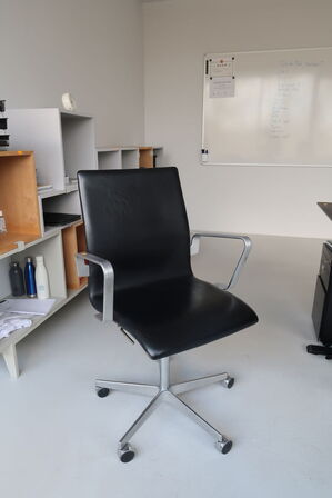 Kontorstol OXFORD lav ryg af Arne Jacobsen