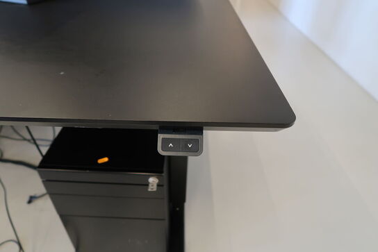 El. hæve/sænke skrivebord uden indhold med afskærmning samt skuffemodul