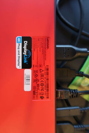 Computerskærm SAMSUNG S24R65, dockingstation LENOVO ThinkPad Thunderbolt 3 Dock Gen 2, tastatur