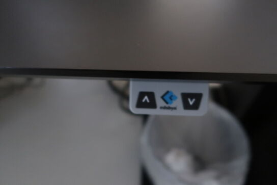 El. hæve/sænke skrivebord uden indhold med afskærmning samt skuffemodul