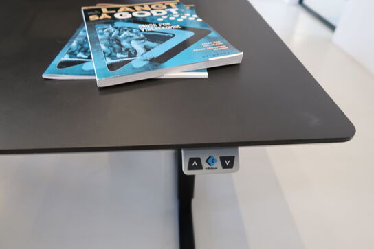 El. hæve/sænke skrivebord uden indhold med skuffemodul