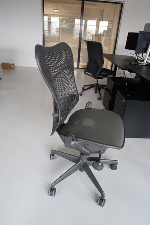 Kontorstol HERMAN MILLER Mirra 2