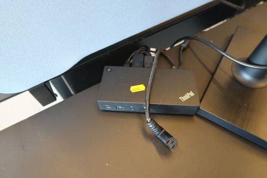 2 stk. computerskærme SAMSUNG S24E450, S23C450, dockingstation LENOVO Thinkpad, tastatur, mus