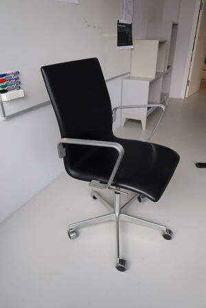 Kontorstol OXFORD lav ryg af Arne Jacobsen