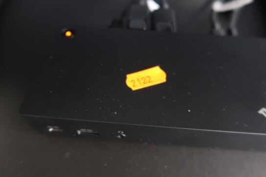 2 stk. computerskærme SAMSUNG 24T450FQR, dockingstation LENOVO ThinkPad, tastatur, mus