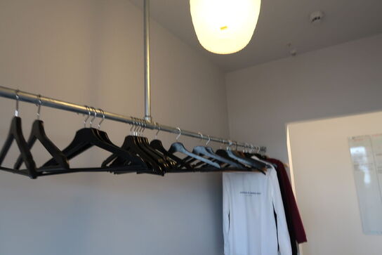 Tøjstativ med div. Bøjler