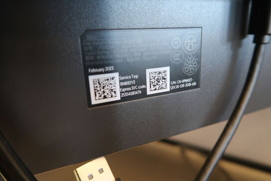 2 stk. computerskærme DELL P2422HE, tastatur, mus