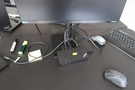 2 stk. computerskærme SAMSUNG F24T450FQR, dockingstation LENOVO, tastatur, mus