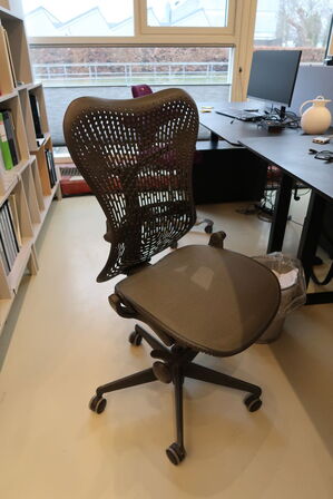 Kontorstol HERMAN MILLER Mirra 2