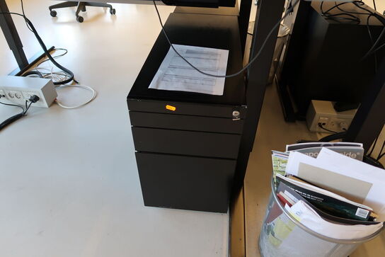 El. hæve/sænke skrivebord uden indhold med afskærmning samt skuffemodul