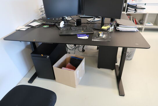 El. hæve/sænke skrivebord uden indhold samt skuffemodul