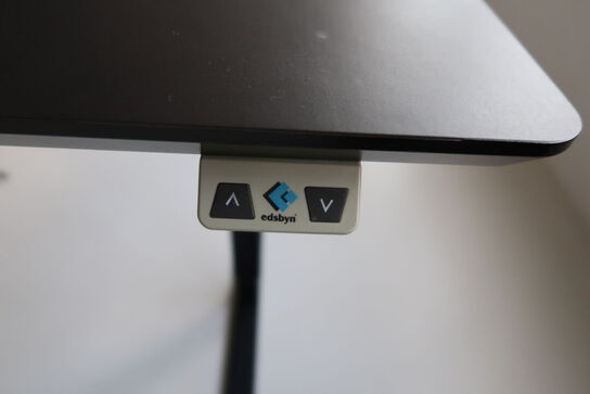 2 stk. computerskærme SAMSUNG F24T452FQR, dockingstation DELL, tastatur