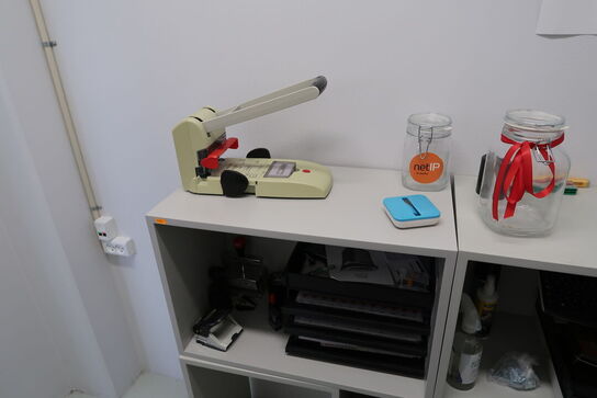 Reolsystem MUUTO Stacked med indhold