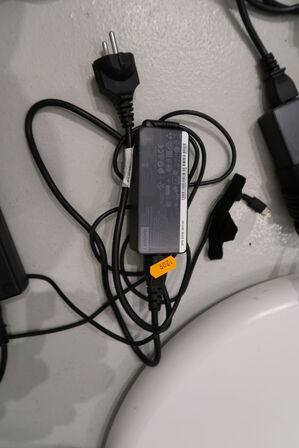 Oplader LENOVO