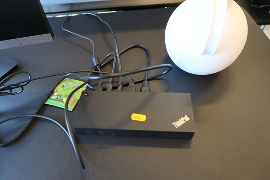 Computerskærm SAMSUNG S24R65, dockingstation LENOVO ThinkPad Thunderbolt 3 Dock Gen 2, tastatur