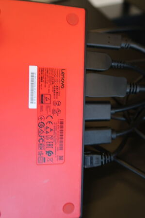 2 stk. computerskærme DELL P2422HE, dockingstation LENOVO Thinkpad, tastatur, mus