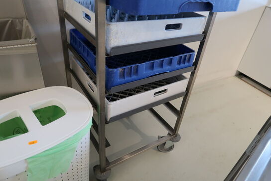 Stikvogn med div. Opvaskebakker med indhold