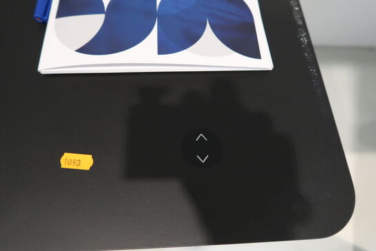 El. hæve/sænke skrivebord PAUSTIAN uden indhold