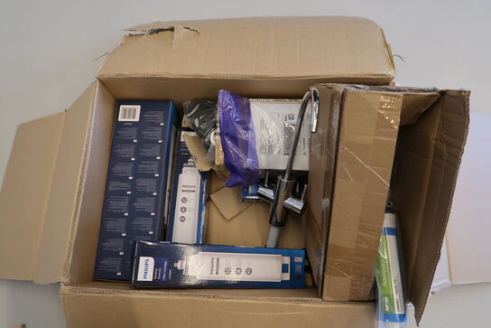 Kasse med div. Filtre PHILIPS, armatur m.m.