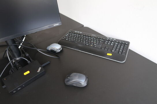 2 stk. computerskærme SAMSUNG F24T450FQR, dockingstation LENOVO, tastatur, mus