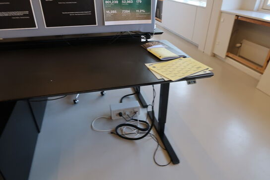 El. hæve/sænke skrivebord uden indhold med skuffemodul