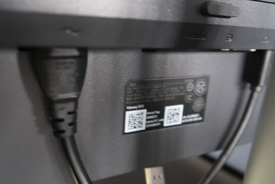 2 stk. computerskærme DELL P2422HE, tastatur, mus