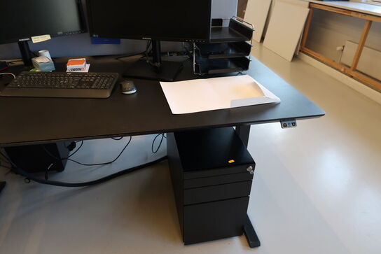 El. hæve/sænke skrivebord uden indhold med afskærmning samt skuffemodul