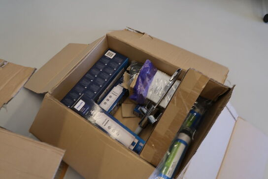 Kasse med div. Filtre PHILIPS, armatur m.m.