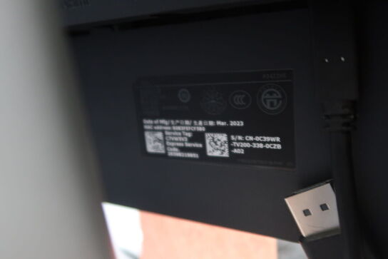 2 stk. computerskærme DELL P2422HE, tastatur, mus