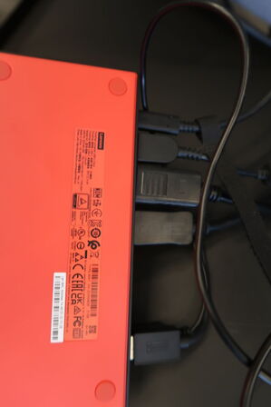 2 stk. computerskærme SAMSUNG S24E450, dockingstation LENOVO ThinkPad, tastatur, mus