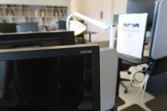 2 stk. computerskærme SAMSUNG S24E450, dockingstation LENOVO ThinkPad, tastatur, mus