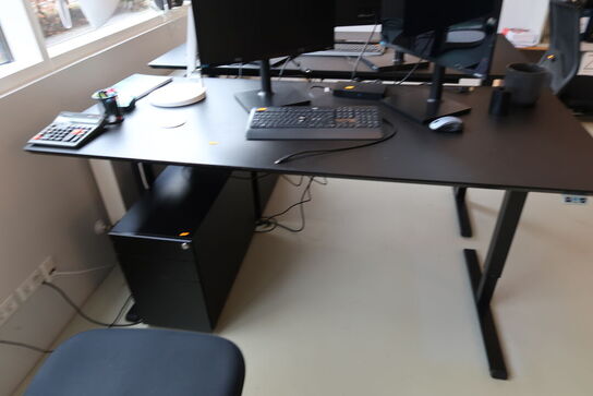 El. hæve/sænke skrivebord uden indhold samt skuffemodul