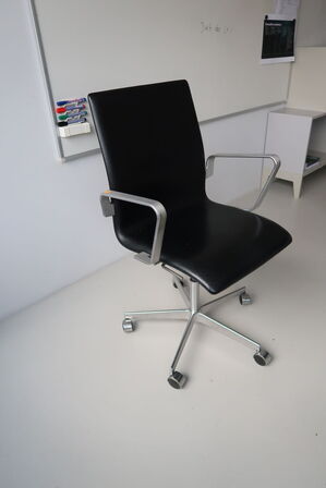 Kontorstol OXFORD lav ryg af Arne Jacobsen