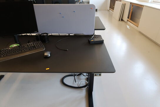 El. hæve/sænke skrivebord uden indhold med afskærmning samt skuffemodul