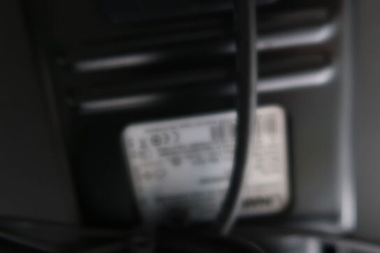 El. hæve/sænke skrivebord uden indhold med afskærmning samt skuffemodul